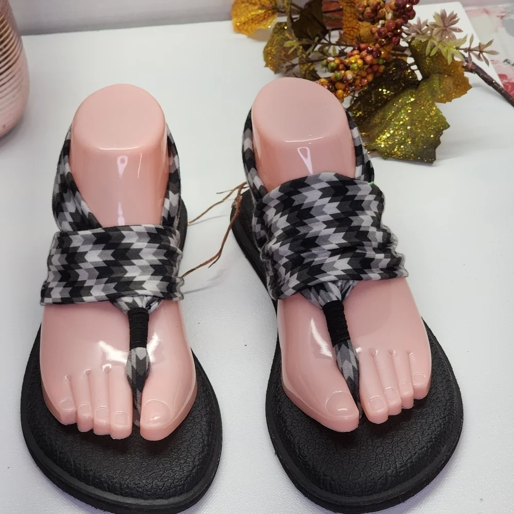 Sanuk Black and White Women's Sandals